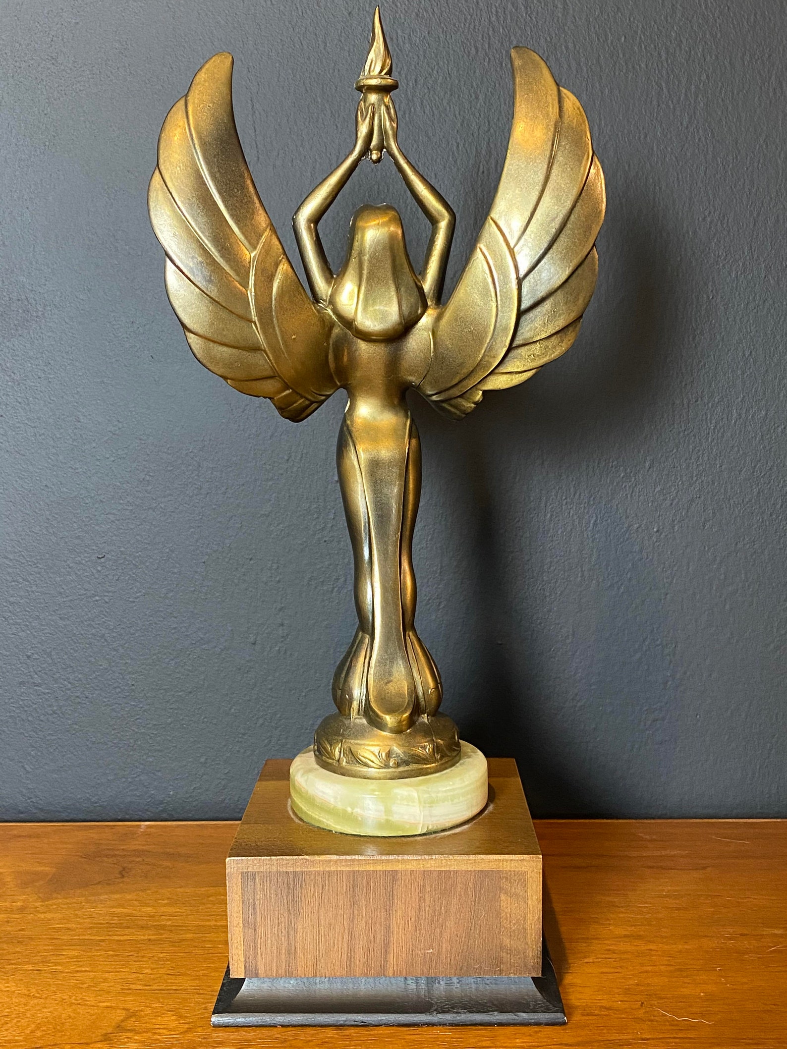 winged victory goddess