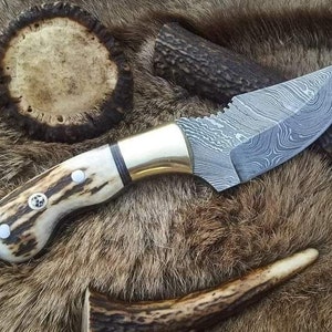 Beautiful handmade damascus steel skinning knife, handle made of deer stag, Christmas gift.