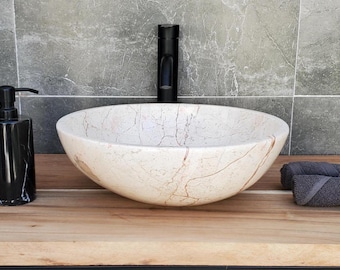 Lavabo redondo de mármol para baño, 15,75 x 15,75 pulgadas, de piedra neutra natural, sobre encimera.