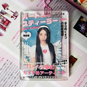 Portafotos acrílico Kpop - Llavero con temática de revista japonesa Shoujo rosa retro para tarjetas fotográficas, juegos de cartas coleccionables y fotos pequeñas.