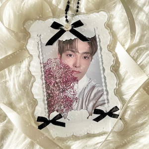 Kpop Acryl Fotokartenhalter - Spitze und Bögen, Hochzeit oder Maid Themed Schlüsselanhänger für Fotokarten, Sammelkartenspiele, kleine Fotos