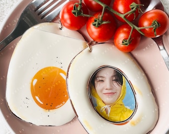 Kpop Photocard Holder: Sunny Side Up Egg Keychain