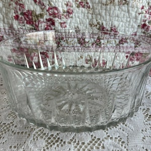 Vintage Arcoroc USA 9” Glass Serving Bowl