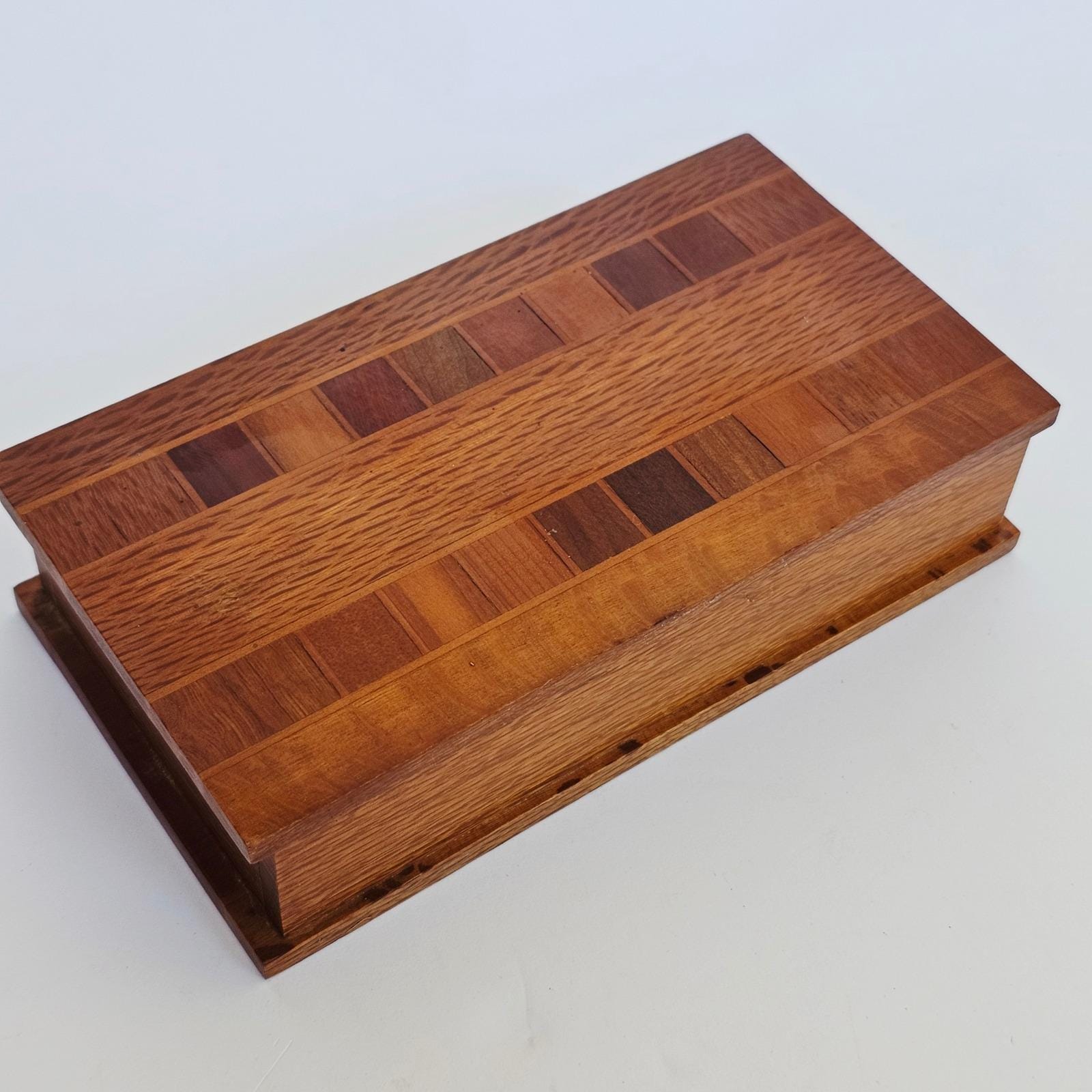 Vintage New Zealand Native Timbers Jewelry Trinket Box Sovereign