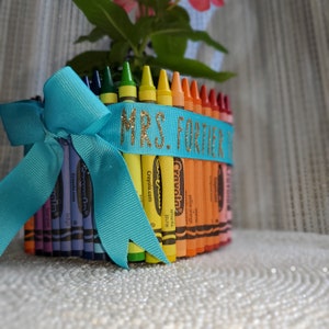 beginning or end of the year teacher gift! - vase - flower - help me grow - crayon - teacher - student - bus driver - tutor - school