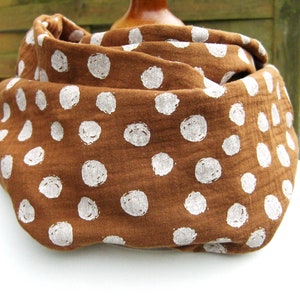 Polka Dots hazelnut Organic OekoTex Muslin Pea Gauze Loop Scarf white dots on light brown, wide, double layer