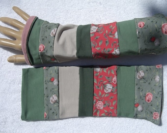 Patchwork Cuffs Arm Warmers Pulse Warmer Roses Red Green Romantic Shabby Chic