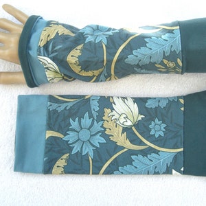 wrist warmers, cuffs, patchwork, William Morris, Pimpernel, flower garden, blue-gold-white