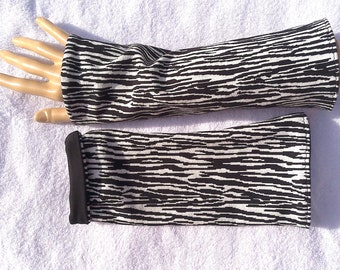 Zebra, organic jacquard jersey, wrist warmers, cuffs, fingerless gloves, black, white, stripes, wild, lion