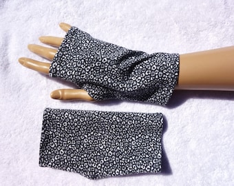 Leo, grey-black-white, Oekotex Jersey, neurodermatitis, eczema, light leg warmers, thumb hole, fingerless gloves, summer leg warmers