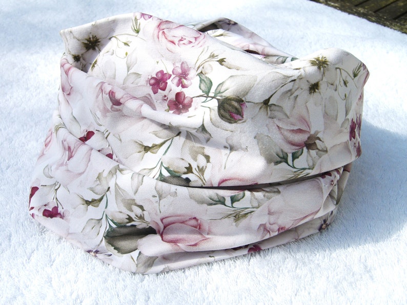 Shabby chic, Rosalie, Rosen, Aquarell, romantisch, Loop, Schal, Jersey, Blumen, floral, Rosenblüten und Blätter Bild 1