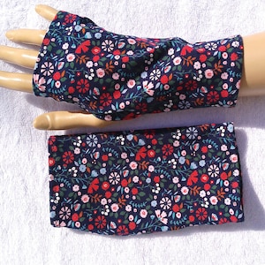 Flowers, Oekotex jersey, neurodermatitis, eczema, lightweight cuffs, thumb hole, fingerless gloves, summer cuffs, black, colorful