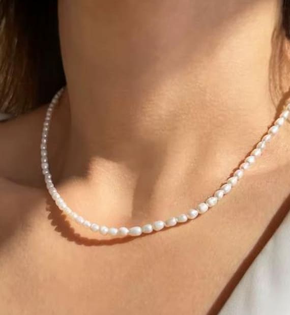 Minimalist Pearl Choker Necklace