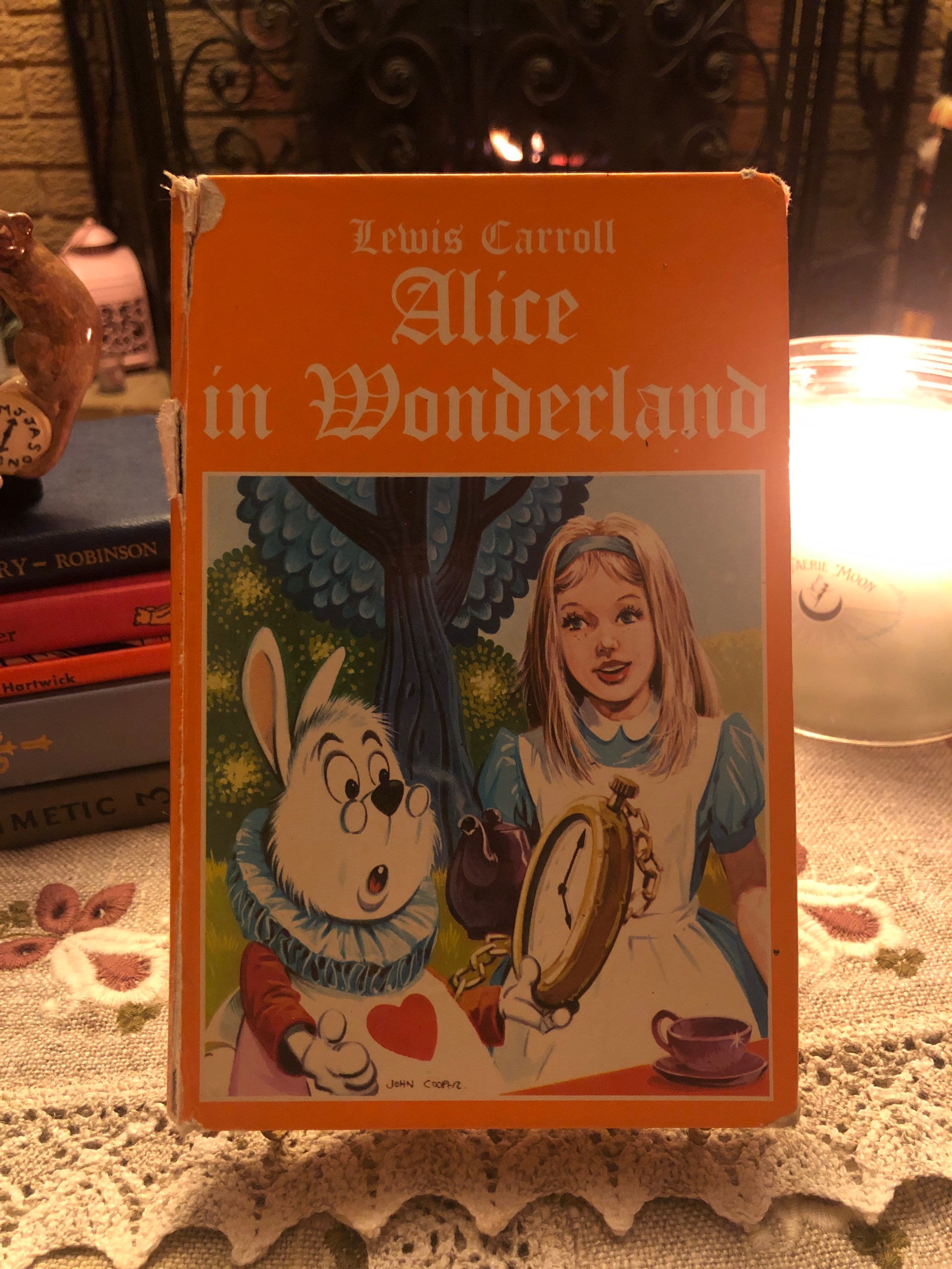【vintage】ALICE IN WONDERLAND L Alice in Wonderland by Lewis Carroll Vintage 1972 book Scholastic