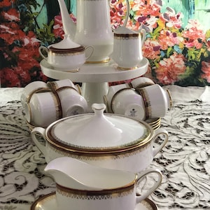 Paragon Royal Albert Holyrood Bone China Stück Kaffeekanne Sauciere Taureen Kaffeetassen Zucker und Milchkännchen