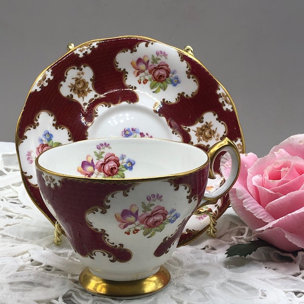 Tasse à thé et soucoupe « Lady Eleanor » Queen Anne en porcelaine fine d'Angleterre.