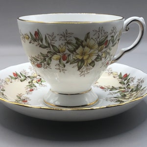 Tuscan Bone China D1128 Teacup & Saucer, Rosebuds