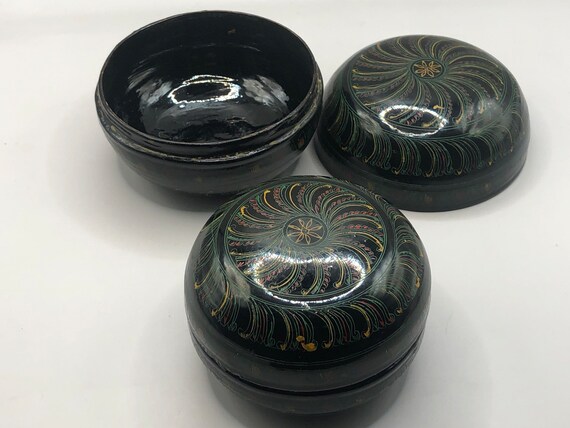 Set of Three Vintage Round Nesting Boxes.  Trinke… - image 5