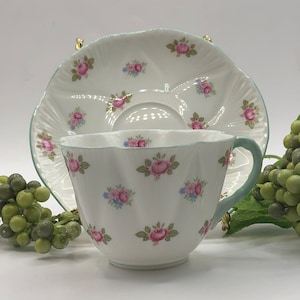 1920-1930 Shelley Fine Bone China Teacup & Saucer “Rosebud” A13426 Green Handle