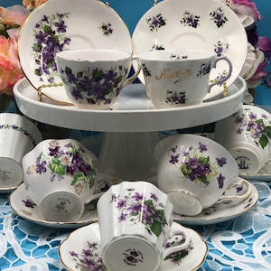 Colección de 14 paquetes de té floral morado para comprar al por mayor. Para bodas, fiestas de té, despedidas de soltera, baby showers y fiestas en el jardín.