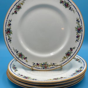 1902-1922 Antique Royal Doulton ‘Orleans’ Dining Plates. H913 Fine Bone China, Made in England. Sold as a Set of 5 Plates.