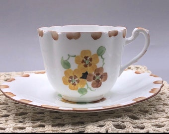 1933 zeldzame handbeschilderde Royal Paragon theekop en schotel. X1677#.  Bone China, gemaakt in Engeland.