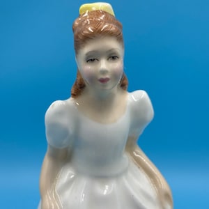 Royal Doulton « Kerry » HN3036 Figurine Bone China Angleterre