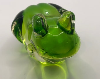 GW55 GREEN GLASS JUNGLE FROG PAPERWEIGHT GW55 GREEN GLASS JUNGLE FROG PAPERWEIGHT