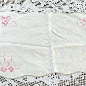 Vintage Linen Off-White Cross Stitched Table Runner. Pink Flowers.  Vintage Tableware. Hand Stitched.