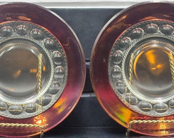 Dos platos redondos de vidrio vintage de 8,25 pulgadas con diseño de la corona de los reyes de los arándanos de Indiana.