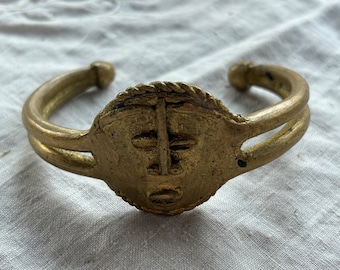 African Brass Cuff Bracelet with Tribal Face Design. Statement Jewelery. Brushed Brass. Unisex Jewelery. Ethnic Designs.