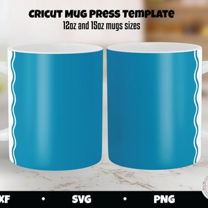 Puede incluir: Dos tazas de cerámica blanca con un diseño azul. Las tazas son de 12 oz y 15 oz. El diseño es una línea ondulada a lo largo del lado derecho de la taza.