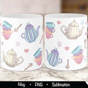 Puede incluir: Taza de cerámica blanca con un diseño de sublimación que presenta un patrón repetitivo de tazas de té, teteras, llaves y corazones en colores pastel. El diseño incluye una tetera azul claro con una tapa morada y una tetera plateada con un asa dorada.