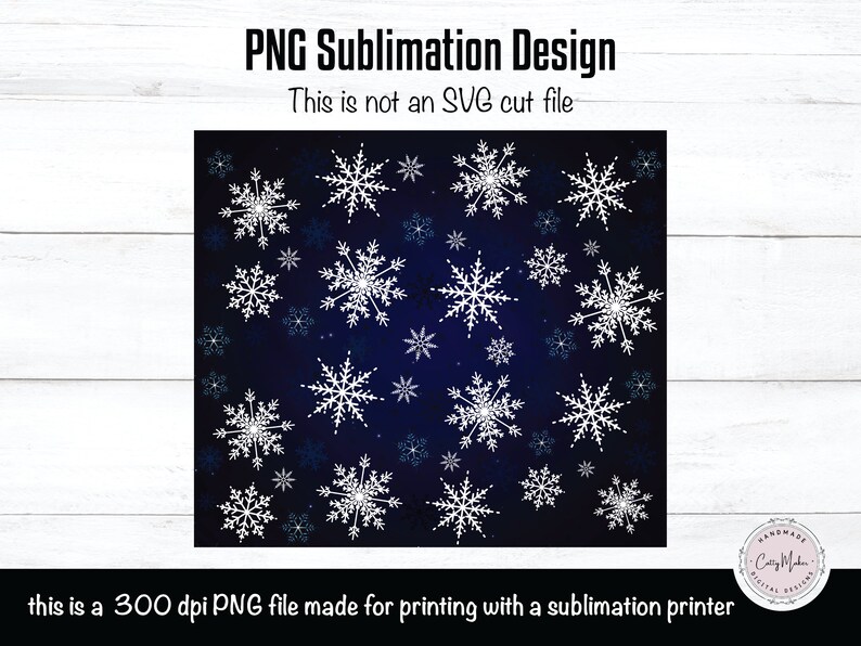 Op de afbeelding: Een digitaal ontwerp met een herhalend patroon van witte sneeuwvlokken op een donkerblauwe achtergrond. De tekst "PNG Sublimation Design" en "This is not an SVG cut file" wordt boven het ontwerp weergegeven. De tekst "this is a 300 dpi PNG file made for printing with a sublimation printer" wordt onder het ontwerp weergegeven.
