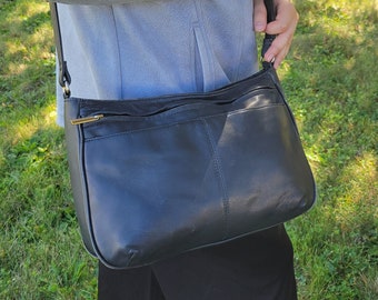 VTG Stone Mountain Black Leather Purse/Crossbody Bag