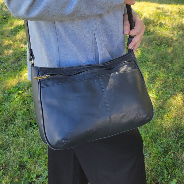 VTG Stone Mountain Black Leather Purse/Crossbody Bag