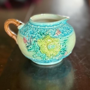 Lovely Little Antique Majolica Cream Pitcher in Pastel Blues & Yellows, Excellent Condition
