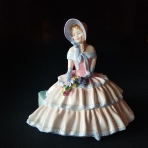 Vintage Royal Doulton Day Dreams Figurine Simply Beautiful image 1