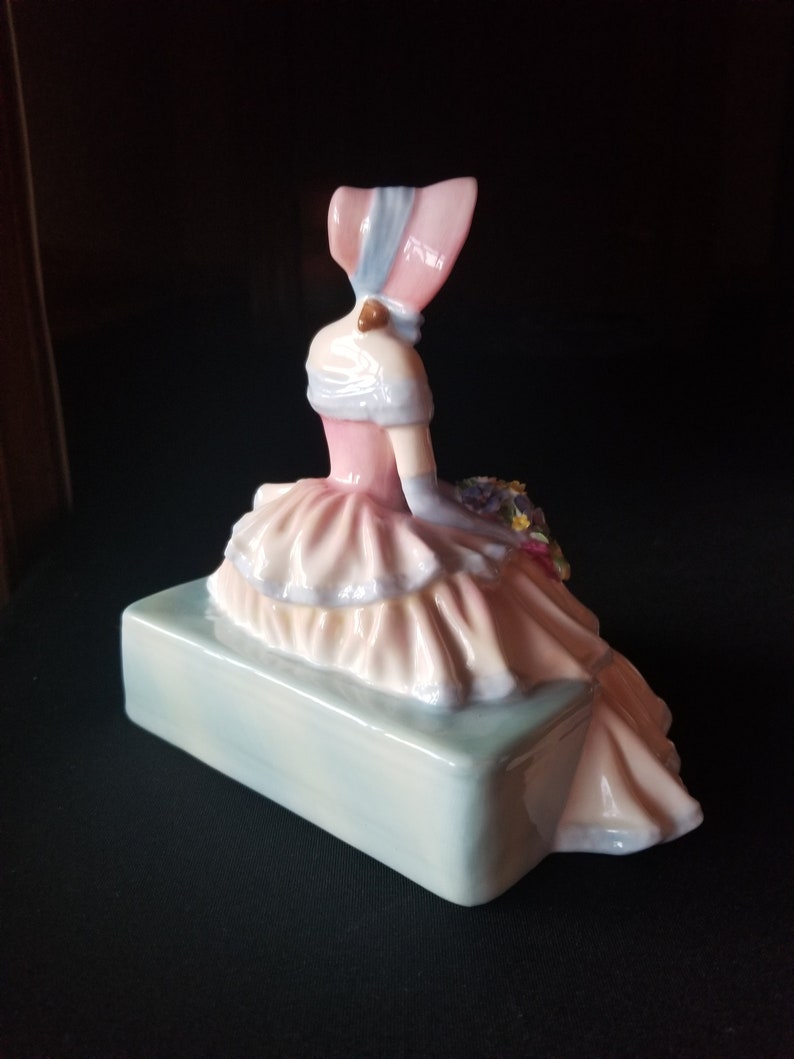 Vintage Royal Doulton Day Dreams Figurine Simply Beautiful image 3