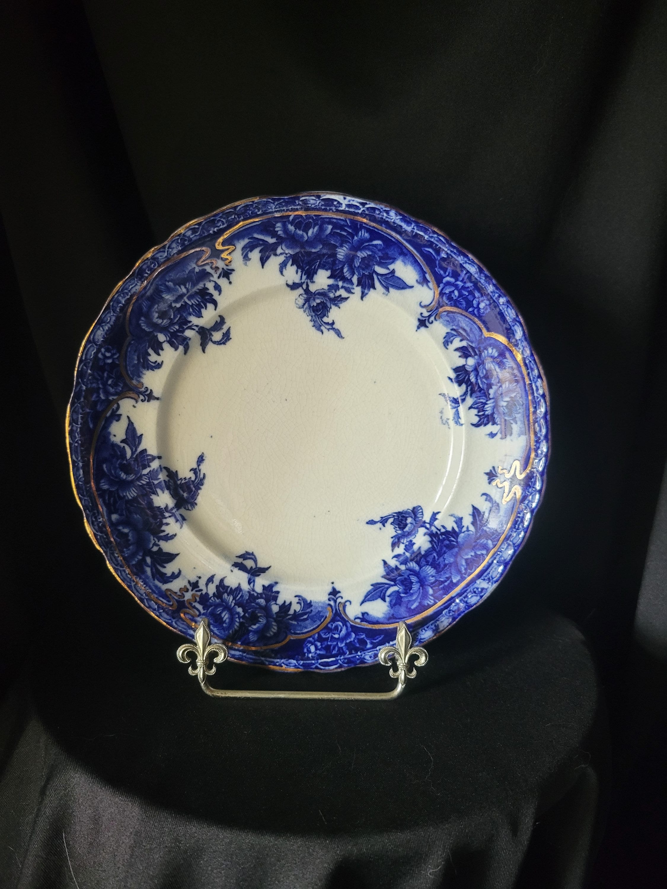 Vase Wedgwood en biscuit bleu et blanc à décor en relief