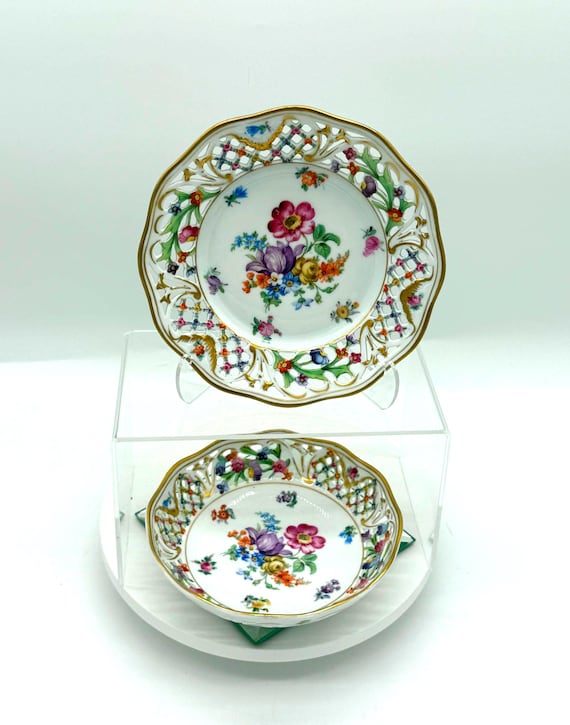 シューマン ドレスデン 花模様の網目模様プレート：金箔アクセントの