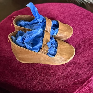 Lovely Antique Leather Mary Jane Little Girls Shoes from the Early 20th Century