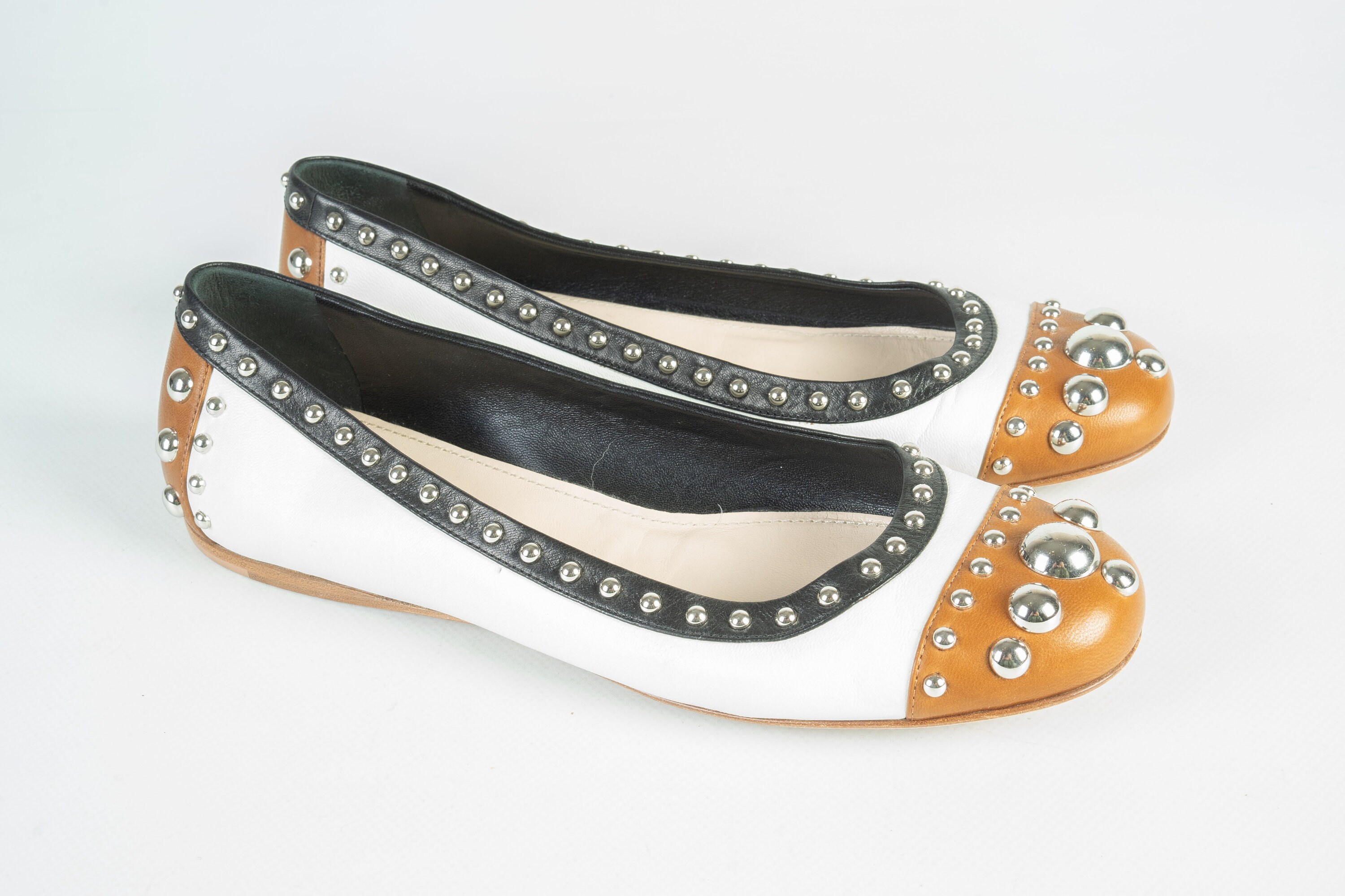 Italian Handmade Shoemaker, Alfonsi Milano expand in USA with Rue La La -  IssueWire