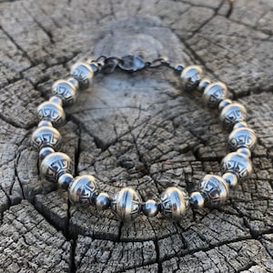 Pulsera de cuentas estampadas con perla Navajo
