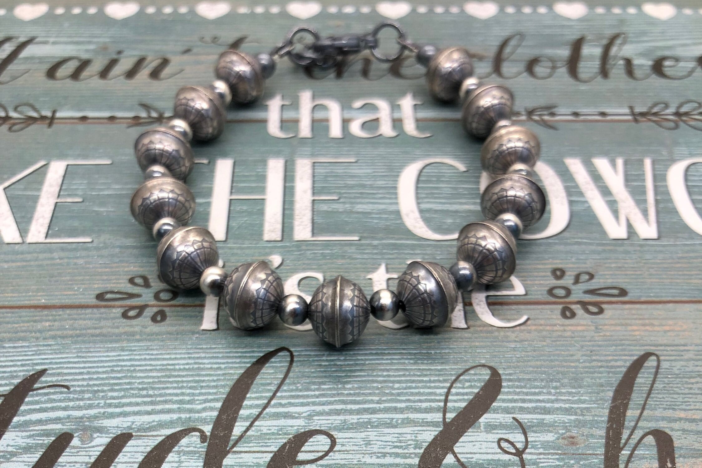 8mm Navajo Pearl Bracelet with floral beads main image 0