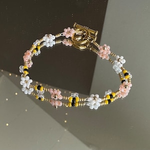 Custom classy dainty bee and flower seed bead bracelet gift for her, popular item, wedding gift, party favor, fall accessory, bulk