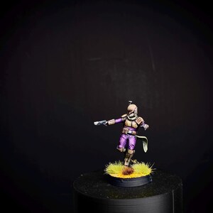 Anpassad kvinnlig Mandalorian Mini (med jetpack-alternativ) || 32 mm figur bild 3