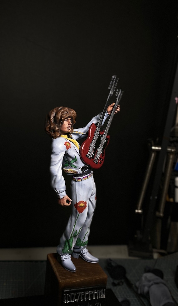 Jimmy Page With Poppy Suit || 15cm (6,5') Handpainted || Led Jimmy Page With Poppy Suit || 15cm (6,5') Handpainted || Led