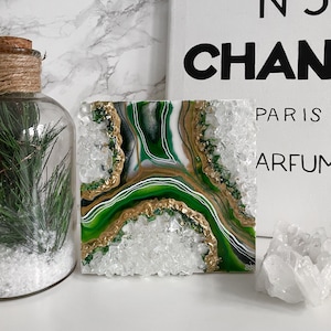 Resin Geode Art, Green and Gold, Geode Wall Art, 3D Geode Painting, Crystal Geode Art, Geode Wall Decor, Luxury Geode Art, Home Decor