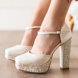 bridal shoes pearl design shoes long heels casual brides  wedding shoes  wedding shoes Special Bridal Shoes  Luxury design